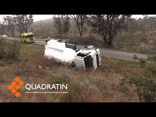 Vuelca pipa de gas en carretera a Mil Cumbres