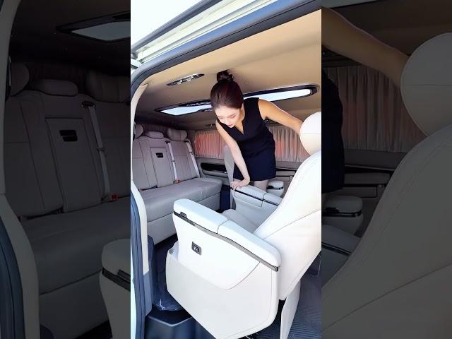 Toyota Hiace 7-Seater