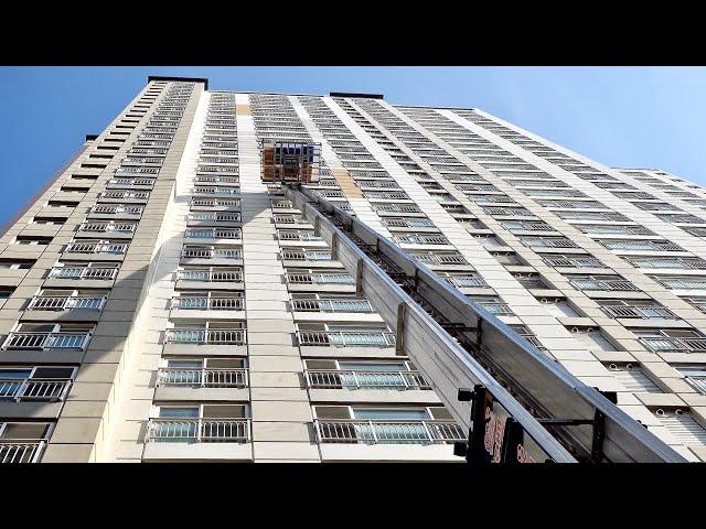 Amazing Process of Moving House With Ladder Truck in Korea. High-Rise Apartment Moving Skill