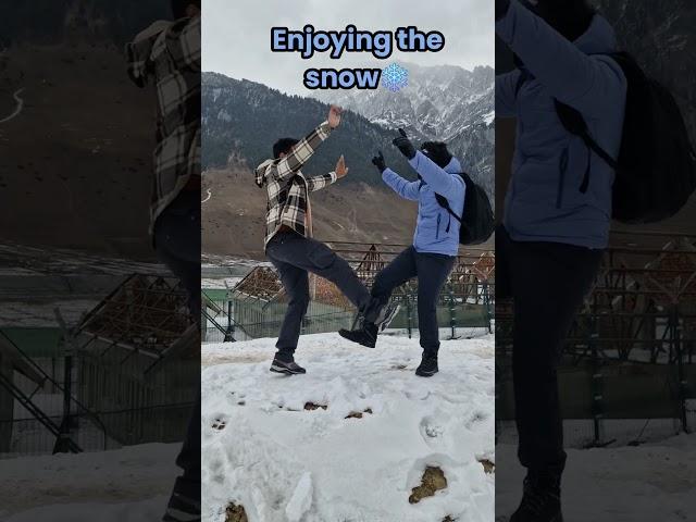 Dance Party in Snow until our Senior Citizens Tap Out! #funwithfriends #snowfall #kashmirtrip