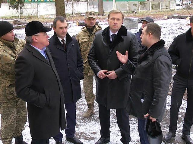 Голова Івано-Франківської ОДА перевірив, як ремонтують військову частину у Коломиї