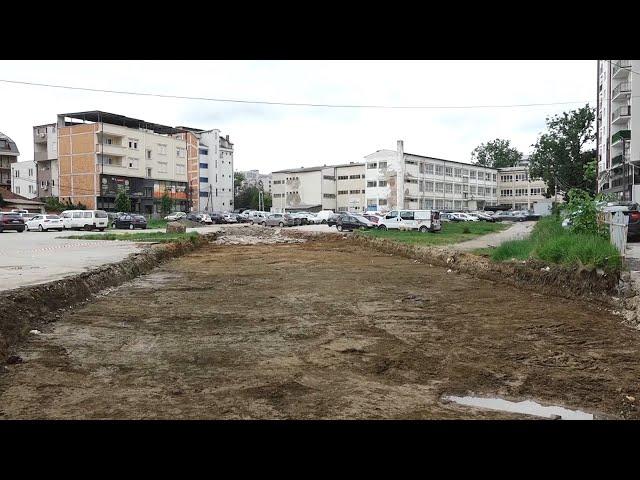Ndalet ndërtimi i rrugës nëpër oborrin e shkollës - 3 Maj 2024 - RTV TEMA