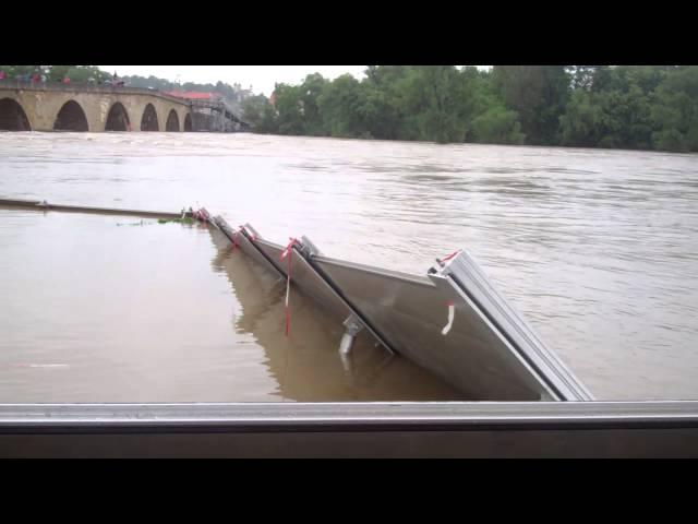 Hochwasser in Regensburg: Kontrollierte Flutung Wurstkuchl 2/2 (03.06.2013)