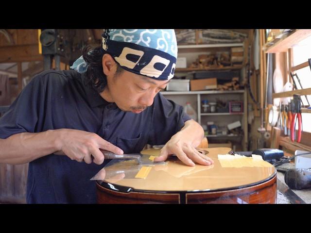 A Japanese craftsman who has dedicated his life to making acoustic guitars. アコースティックギター 製作