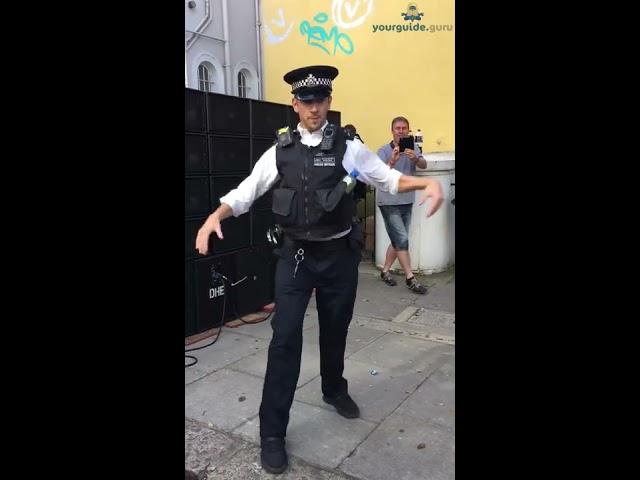 Dancing Police Officer - Notting Hill Carnival 2017 - Official Long Version