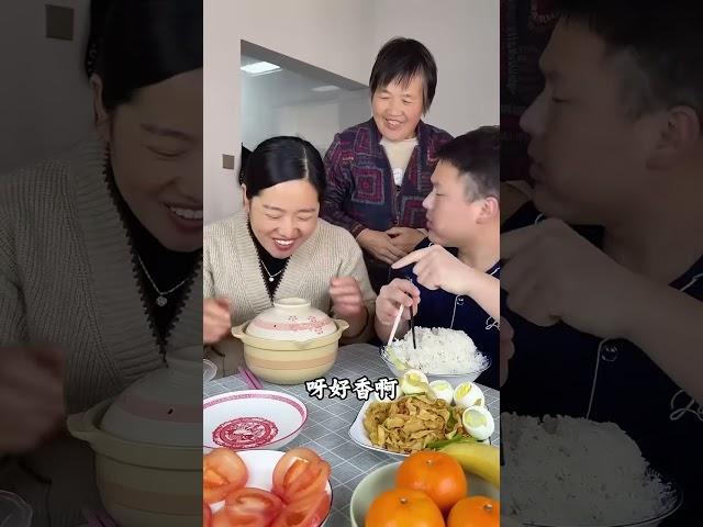 这就是当初没听父母的话、哭着也要远嫁的男人，现在真后悔！ #夫妻日常 #家常饭菜