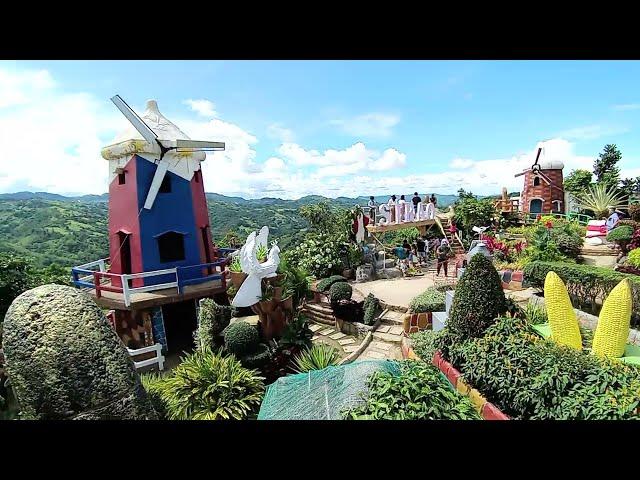 sirao pictorial garden! featuring the giant hand in #cebu #nature #flowers #migztheexplorer #travel