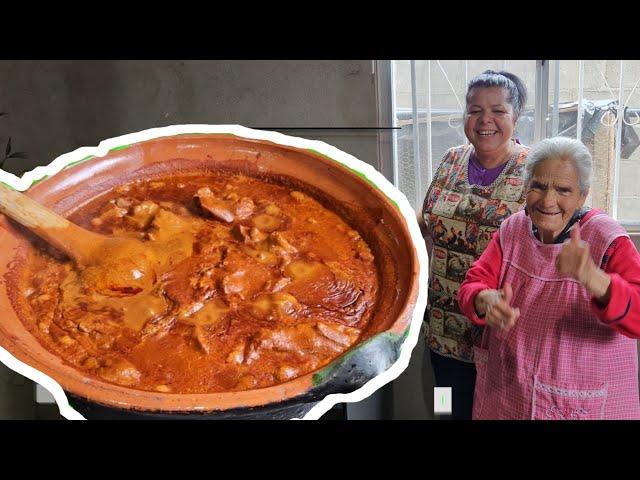 mi mamá a sus 89 años les comparte su receta de mole mexicano de espinazo