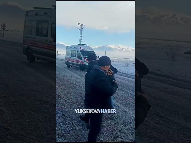 Yüksekova’da öğretmenleri taşıyan servis yan yattı: 11 yaralı