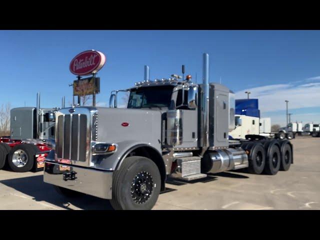 Automatic Heavy Hauler!  2 speed rear axles! 36 forward gears!  Eaton Ultra-Shift 18 speed.