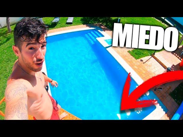 PIERDO EL MIEDO A LAS ALTURAS Y SALTO DESDE UN ANDAMIO A LA PISCINA *MUY EXTREMO* Makiman