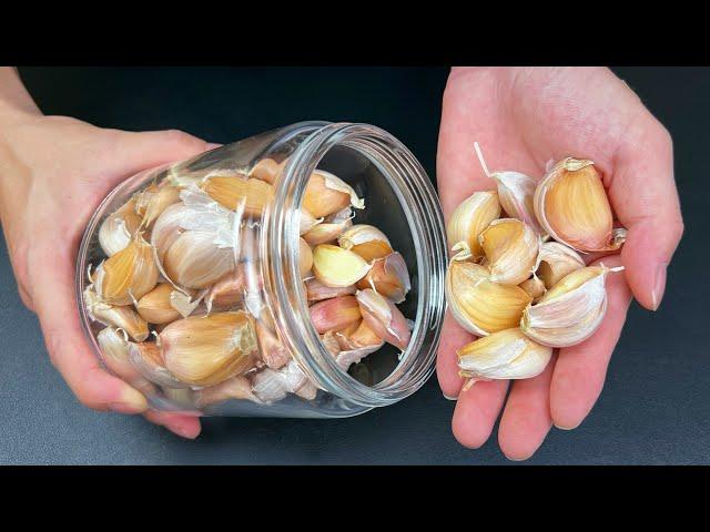 Preserving garlic is so easy, Not shriveled nor sprouted, method really works #preserved #garlic