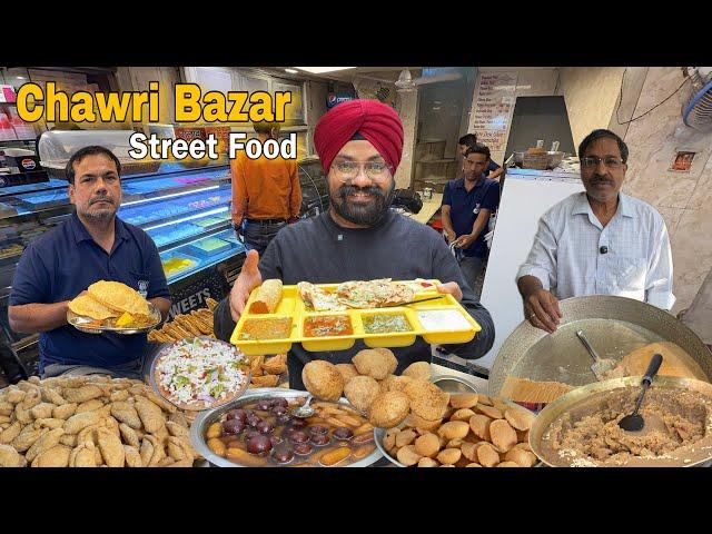 Famous street food in Chawari Bazaar | Bedmi Poori, Delux Thali, Kheer