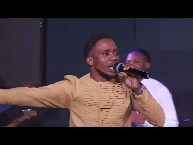 Deus de promessas - (Grace Zola) versão David Matondo Mif Praise ao vivo