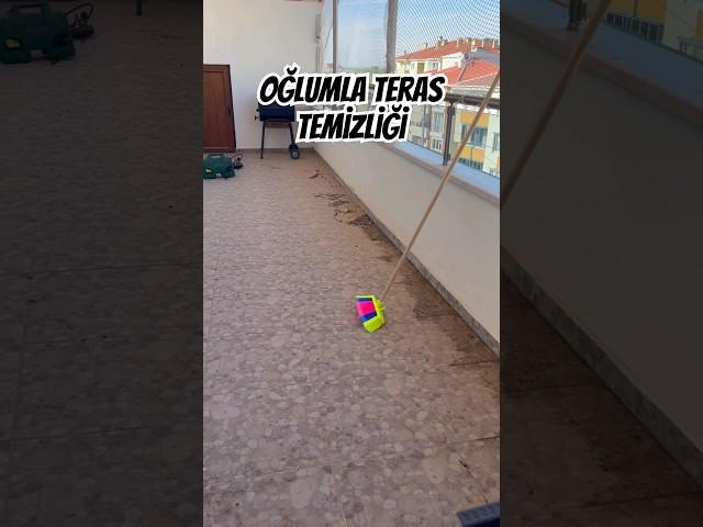 Oğlumla birlikte terasımızı tertemiz yapıyoruz. 🫧  #temizlik #anneçocuk #cleaning #eğlence #reklam