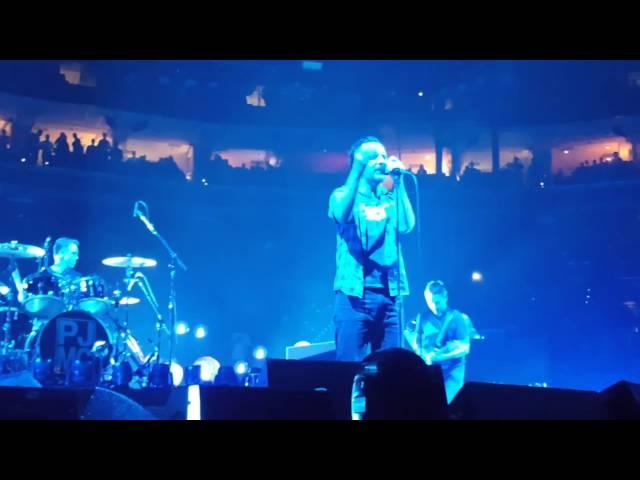 Pearl Jam - Angie / Oceans - Philadelphia - 4/28/16 (3 Cam Schoeps Audio )