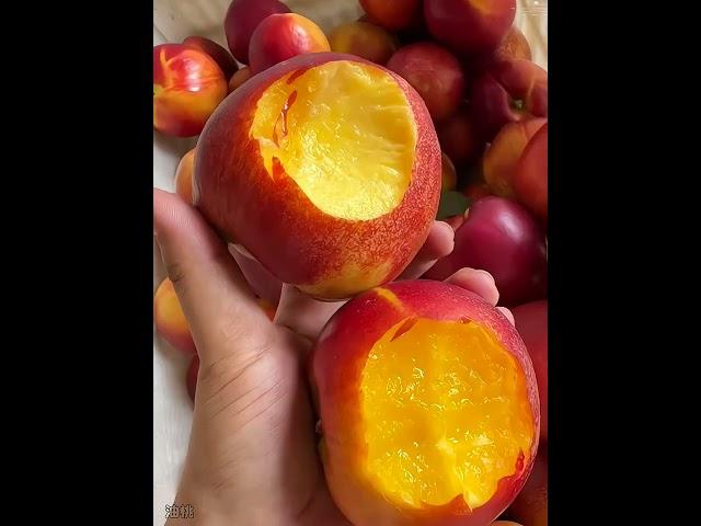 Who knows the joy of nectarines in my dreams? Peach juice is so sweet and delicious. This bite o