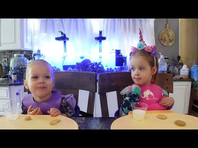 Twins try girl scout cookies