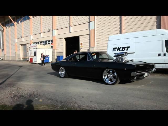 Victory burnout Supercharged Dodge Charger 68