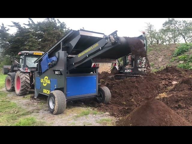 Mobile Screener producing Topsoil