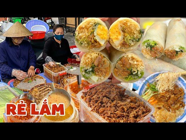 Tay Son Banh Cuon Shop packed with customers