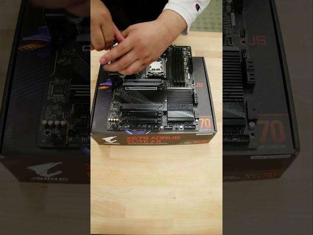 Here comes the X670 AORUS ELITE AX PC Build… But ASMR version… #GIGABYTE #AORUS #Motherboard