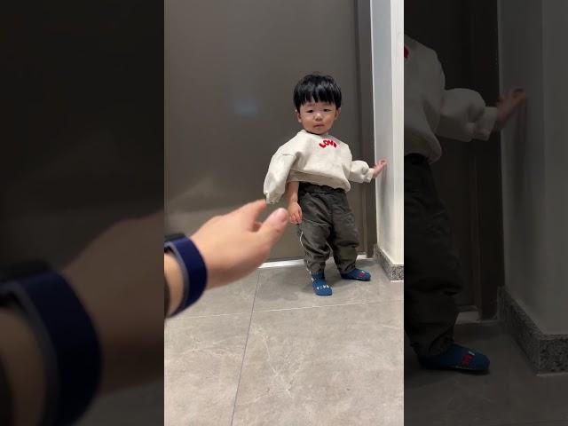아무리 그래도 옷은 입고 나가야지~ㅋㅋㅋ  服は着てでかけようねー？  #shorts #baby #아기 #한일커플