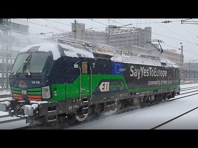 Snow flurries at Munich's Heimeranplatz: regional train service and 2 class 193 freight locomotives