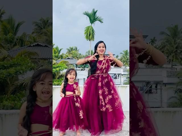 Thai thakka kalyanam  twinning with mamma  #malutty #danceshorts #momanddaughter