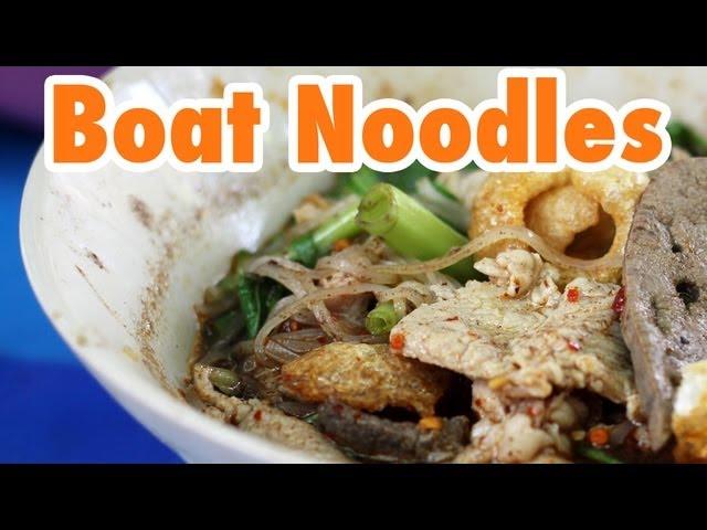 Thai Boat Noodles in Bangkok at Victory Monument (ก๋วยเตี๋ยวเรือ)