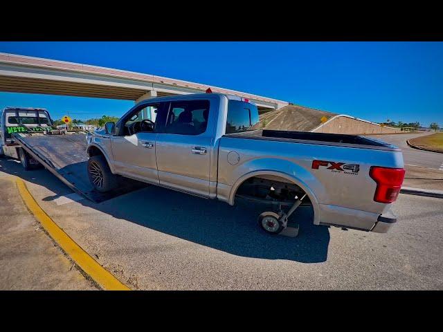 Ford F150 Loses a Wheel in the Middle of an Intersection!