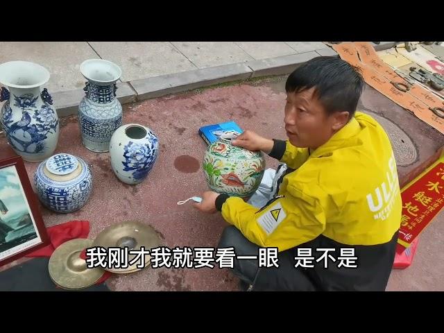 在古玩地摊，亲眼所见六件“红山文化”玉器被人买走，确无能为力