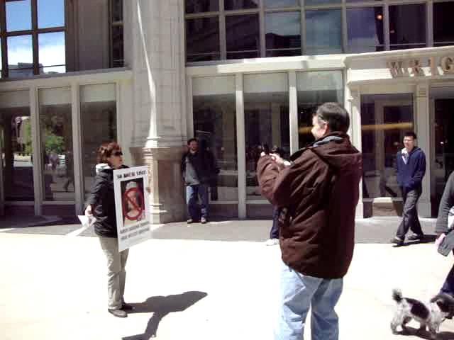 Irish Freedom Committee protests against Queen's visit to Ireland, Chicago