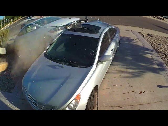 Idiots In Cars Compilation - Ridiculous Driver Fails of 2022 # 131