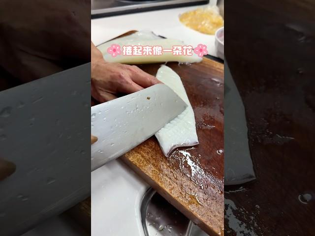 花枝吃起來很老？沒問題，豬媽教你炒又脆又甜的 #芹菜管炒花枝 #豬媽做料理 #tiktok美食製作人 #下酒菜 #美食 #台式料理 #一分鐘學做菜 #美食分享 #DIY #在家做料理