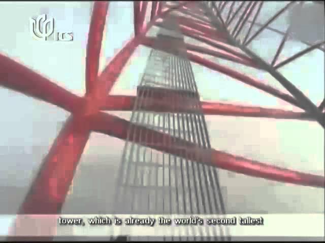 RUSSIAN PAIR CLIMBS SHANGHAI TOWER