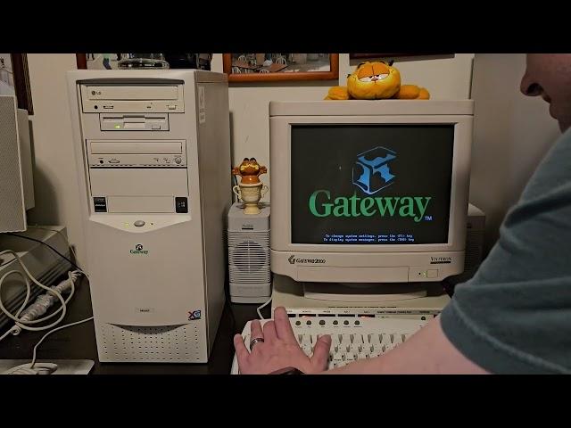 Nostalgia Mall Christmas 2023: Gateway Select Overview