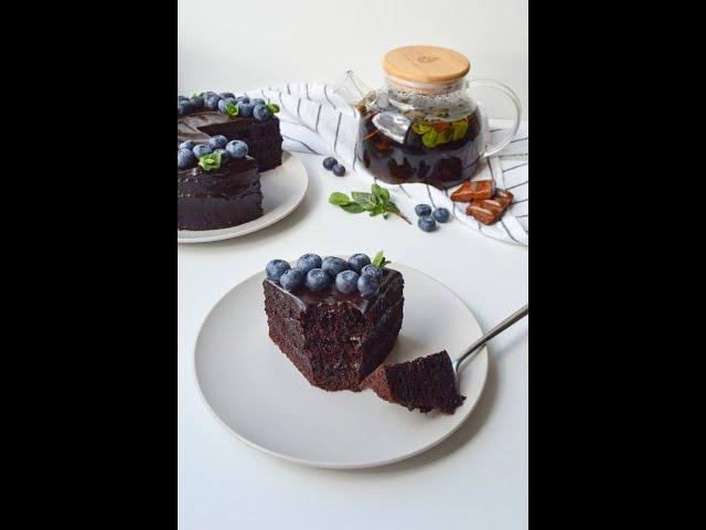 Простой шоколадный торт с вкуснейшим шоколадным кремом - просто рай для шокоголиков