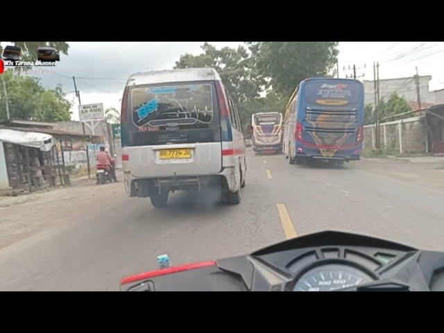 ini baru seru bus paimaham vs putra simas dan mini bus kamelia. kejar kejaran di jln baru R,prapat