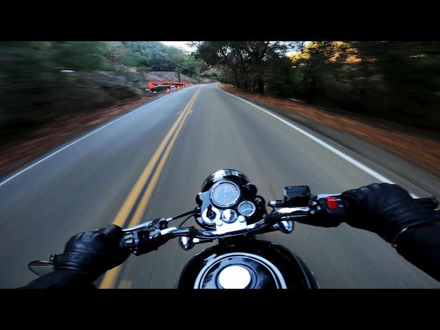 Royal Enfield Bullet 500 ripping around Palomares Rd [RAW Sound]