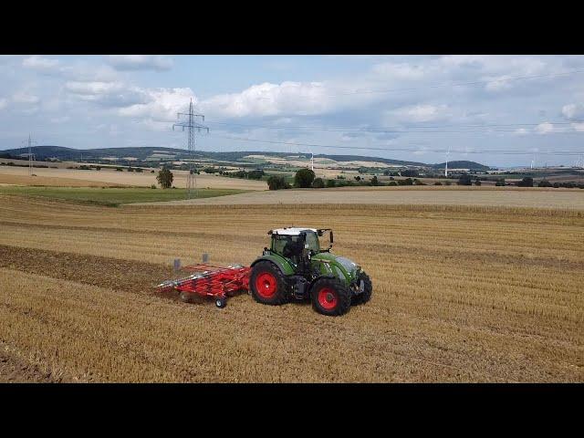 Erste Aufnahmen mit neuer DJI Drohne mit Fendt 724 im Stoppelsturz 