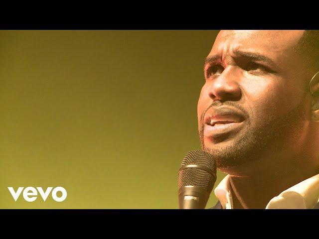 VaShawn Mitchell - Turning Around For Me (Live)