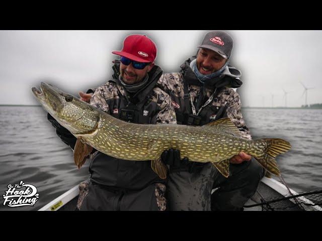 Lure fishing - Catching Big Pike! Pt2 [Subtitles Available]