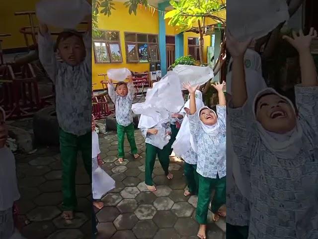 Kegiatan di sekolah TK simple  #happy #montessori