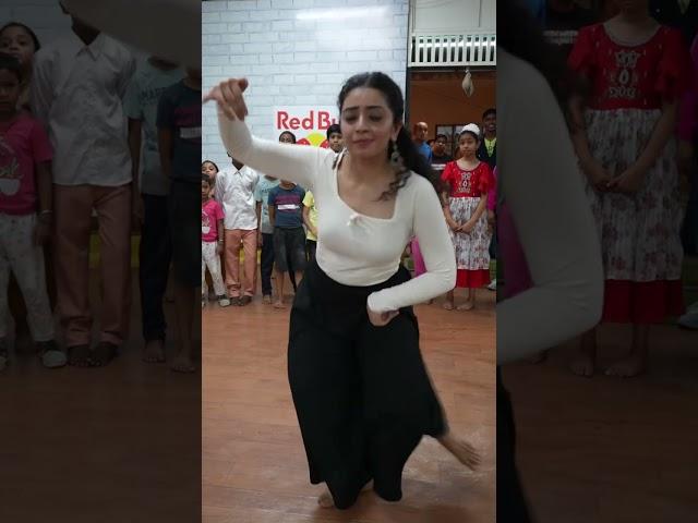 BOL NA HALKE HALKE WORKSHOP/ Dr Srija Ramakrishna/ Bollywood Dance Video