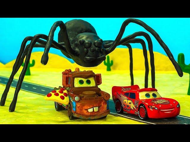 UFO Mater Finds Pizza & Spider! Lightning McQueen Goes Giant | Cars Toys Movies Stop Motion