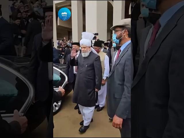 Huzoor (aba) bids farewell to emotional Ahmadis after Shura address | #shorts #khilafat #ahmadiyya