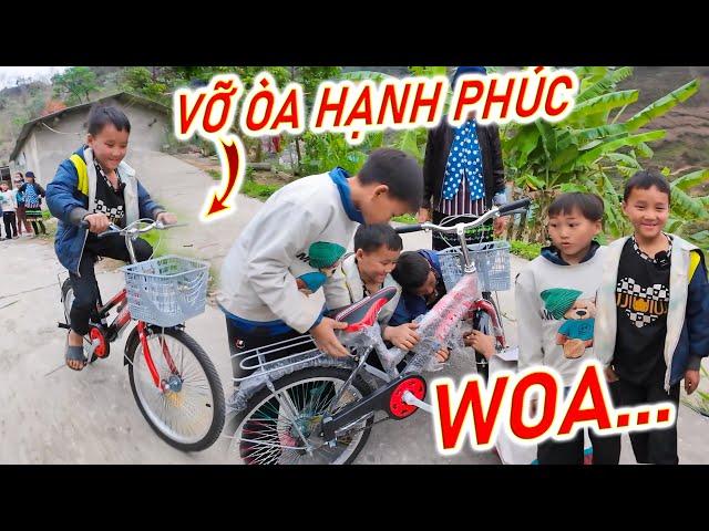 Bé Hồng Vỡ Òa Hạnh Phúc Khi Nhận Được Thứ Này.
