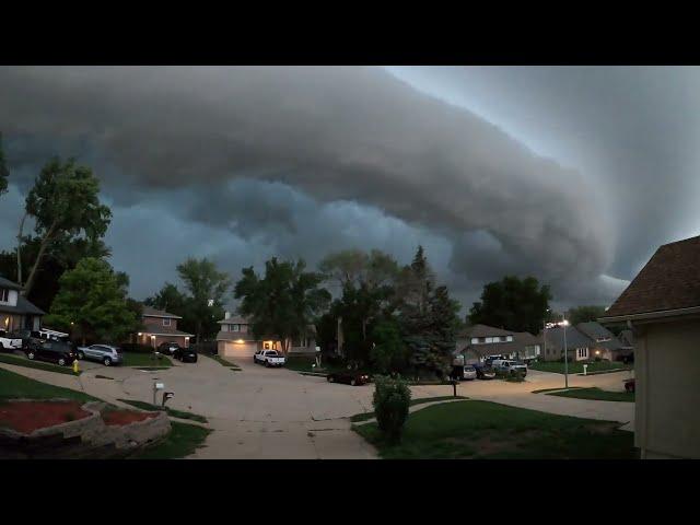 Severe Thunderstorm with Spectacular Shelf Cloud - July 12, 2023