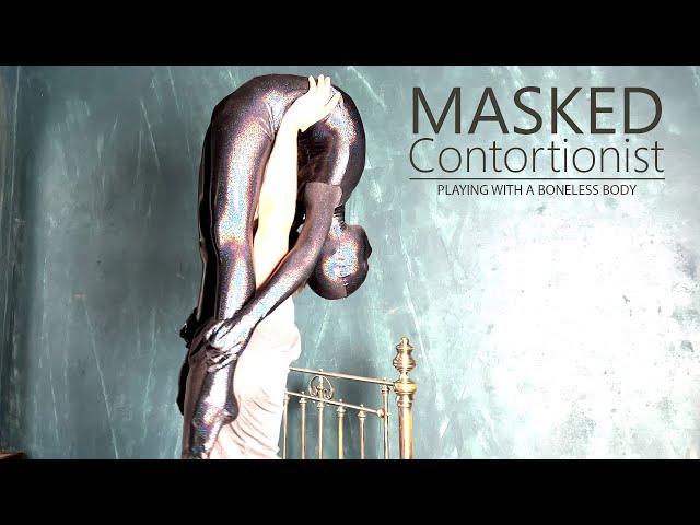 Contortion Show - Playing with a boneless body